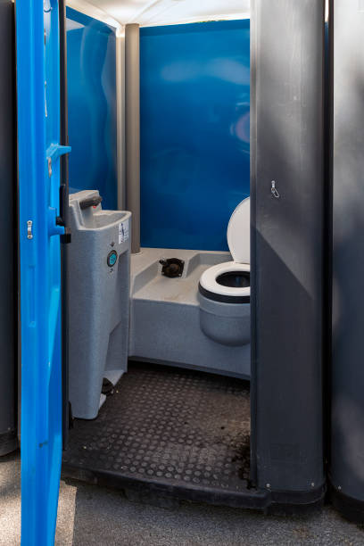 Porta potty delivery and setup in Emerald Bay, TX