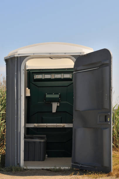 Porta potty delivery and setup in Emerald Bay, TX